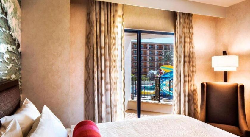 Courtyard Anaheim Theme Park Entrance Hotel Bagian luar foto